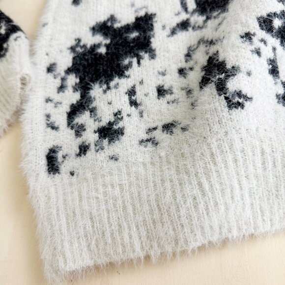 BB Dakota Steve Madden Fuzzy Thick Sweater Women's M Heavy Warm Graphic White - Picture 7 of 7